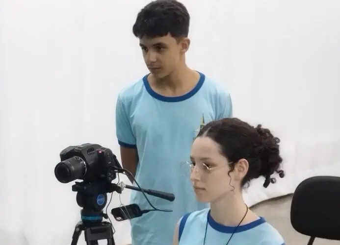 Projeto Gravação na Mão faz lançamento de websérie feita por alunos