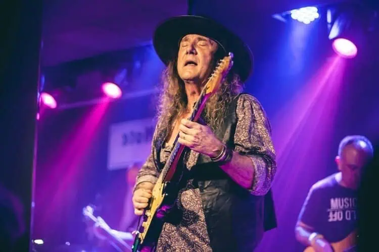 Fábio Rizental faz show em tributo ao Clube da Esquina na Tijuca
