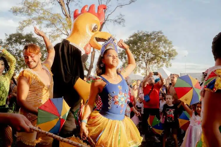 Galinho de Brasília frevando rumo ao Hexa na segunda de Carnaval