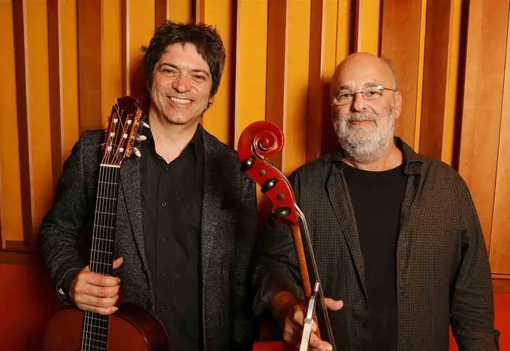 Fred Martins e Jaques Morelenbaum celebram João Gilberto no RJ