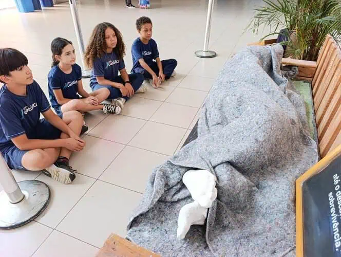 Estudantes refletem sobre moradia em ações da Campanha da Fraternidade