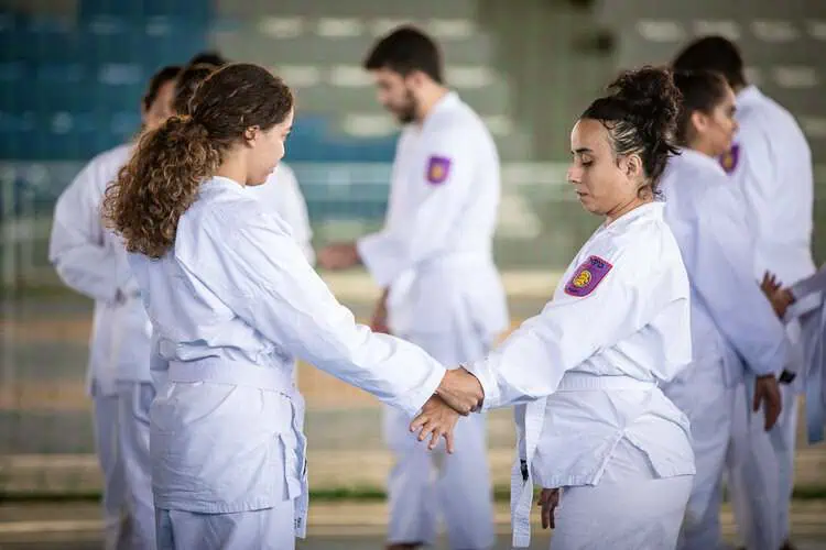 Aula gratuita de defesa pessoal para mulheres no Venâncio Shopping