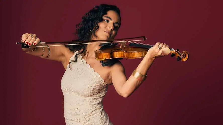 Carol Panesi mergulha na diversidade da cultura brasileira na Tijuca