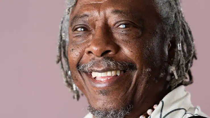 PRETOS NO TOPO – Belíssimo espetáculo que reune Jhessy Vilas, Maurício Tizumba e Maíra Baldaia