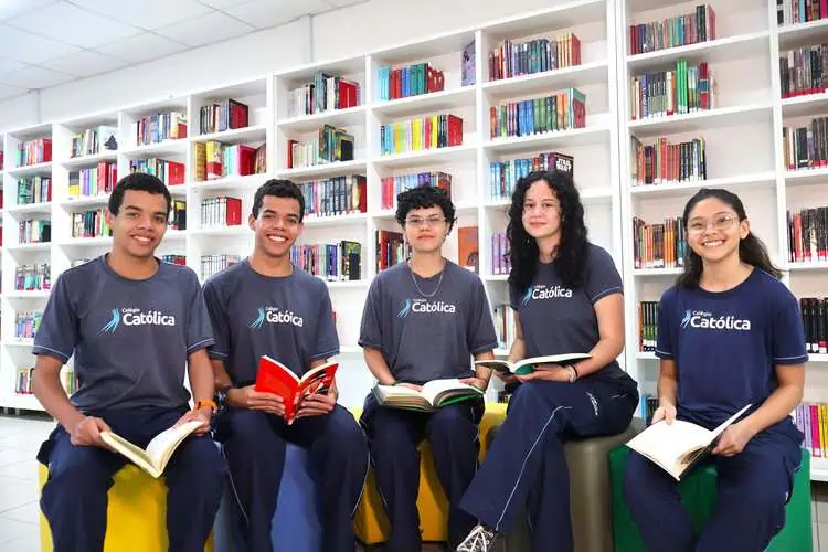 Clubes do livro ganham força entre jovens