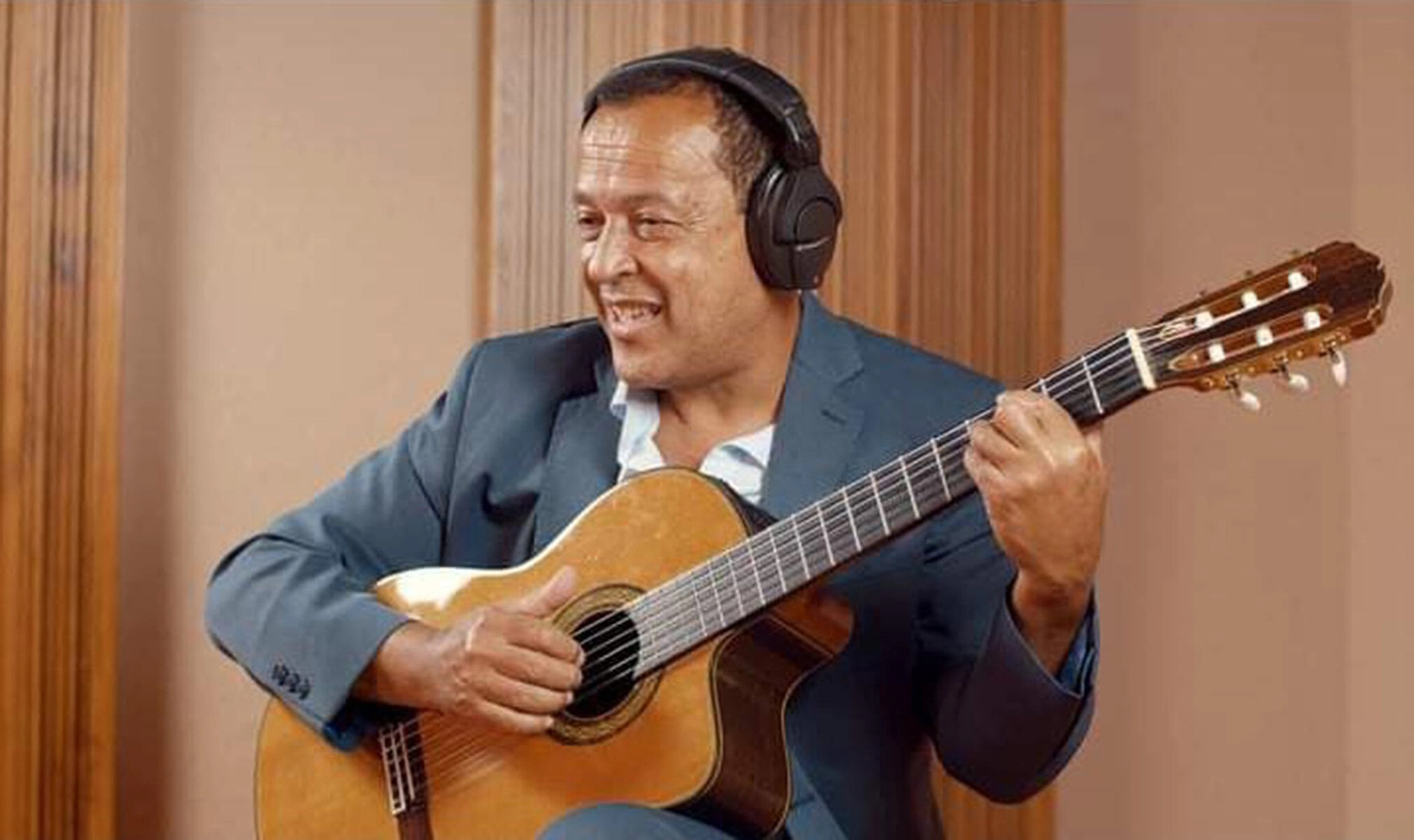 Hélder Viana lança álbum com grandes nomes da MPB 