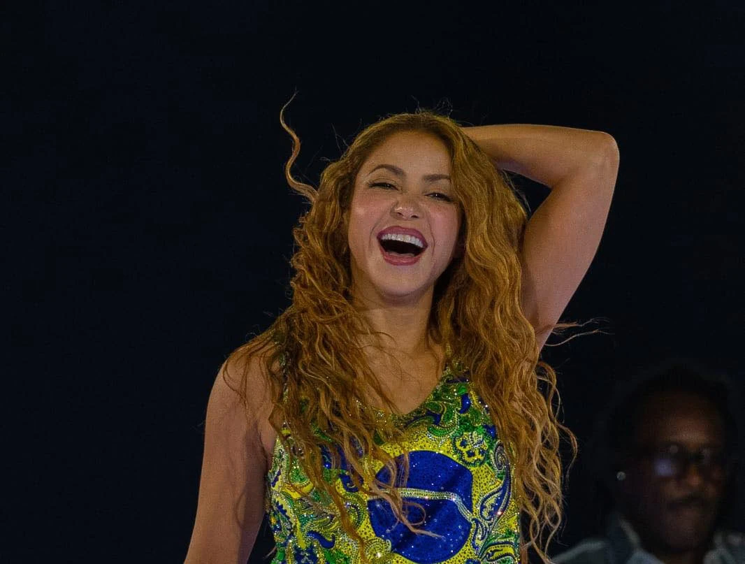 Público recorde: 2 milhões de pessoas assistem ao maior show da carreira da estrela Shakira no Rio