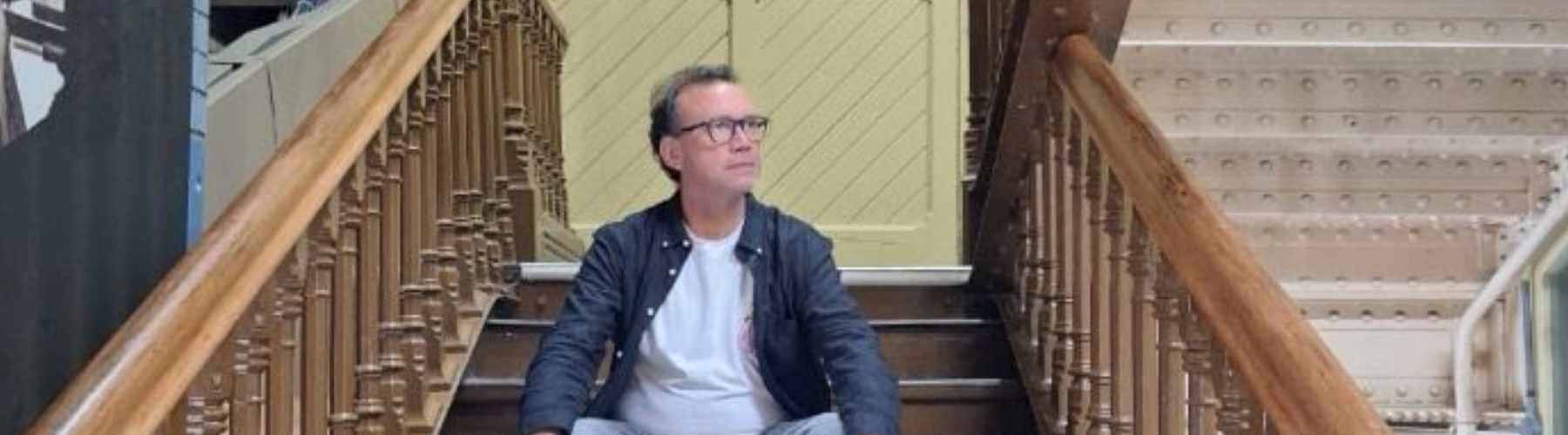 Paulo Schwinn viaja de Londres ao Rio de Janeiro no clipe My Love Kat