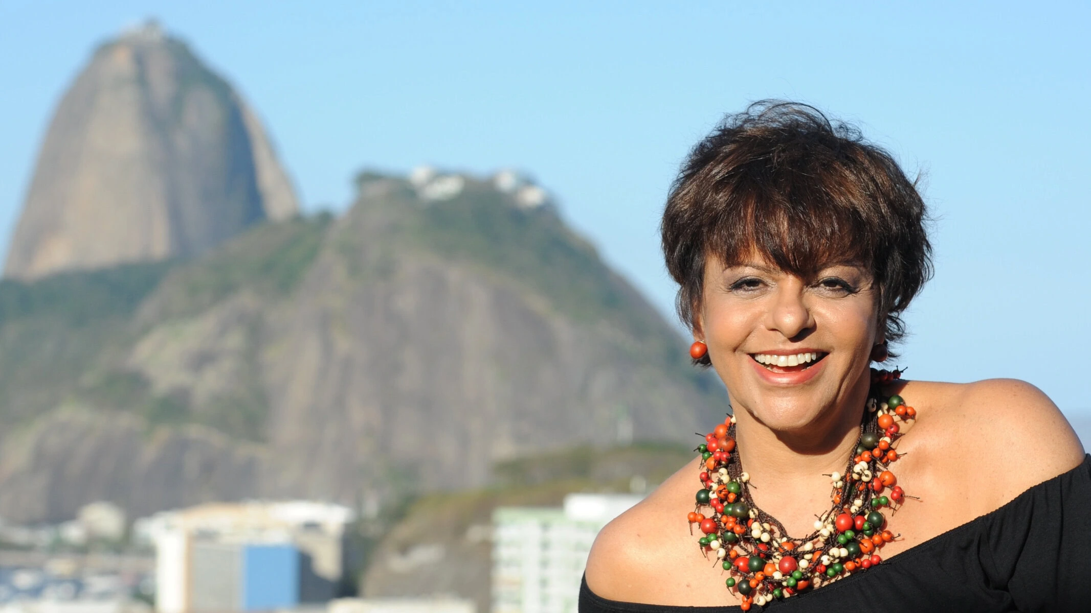 Eliane Salek comemora 50 anos de carreira com show no RJ