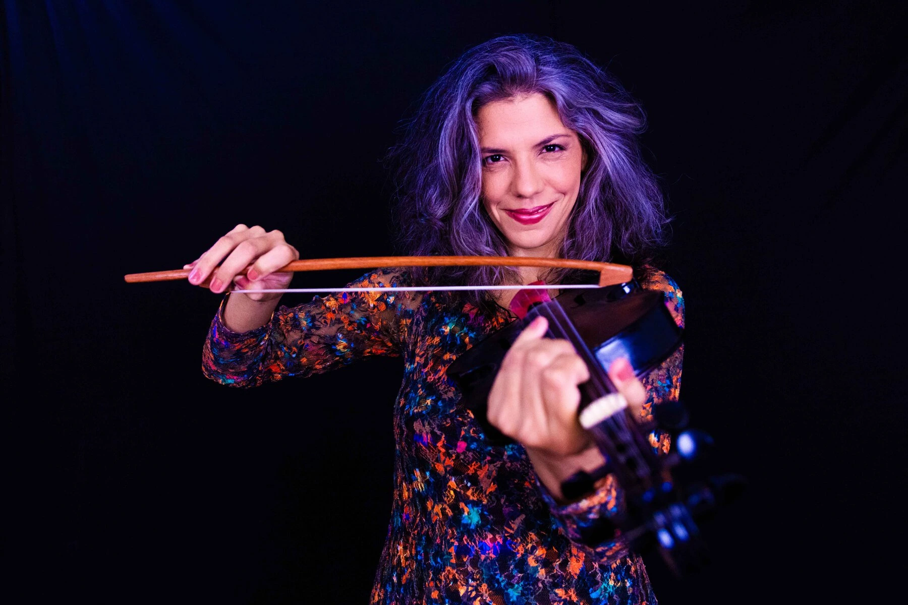 Maísa Arantes celebra 20 anos de carreira com show e novo álbum