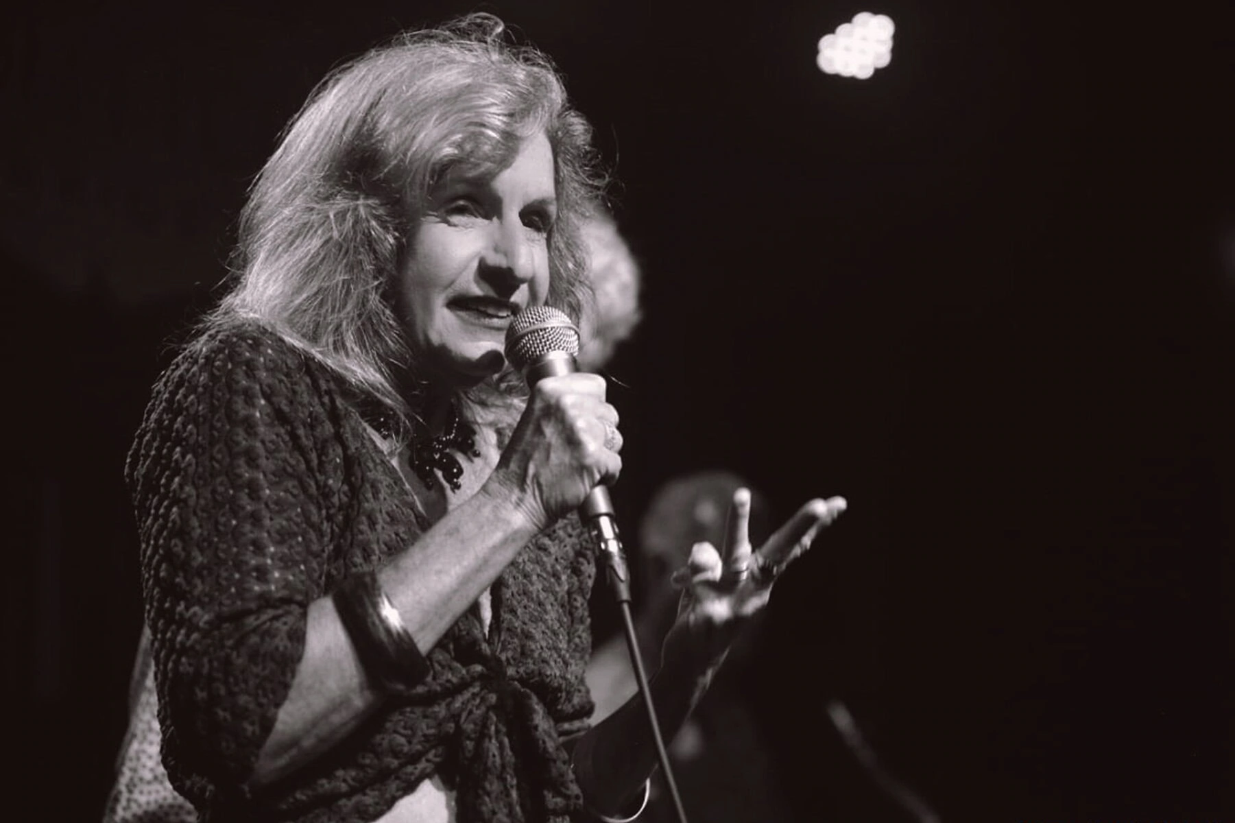 Thaís Fraga leva “Mais de 30 Anos de Bossa n’ Jazz” ao Vinicius Show 