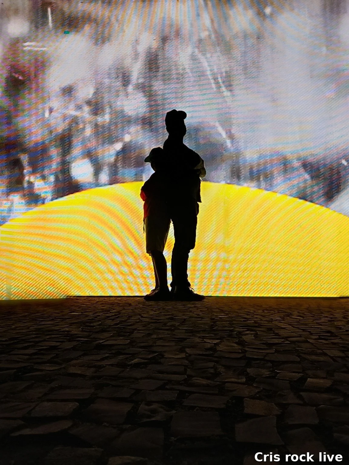 Cris Rock Live cruza o Brasil em viagem de 30 horas para participar do Rio2C com o filho
