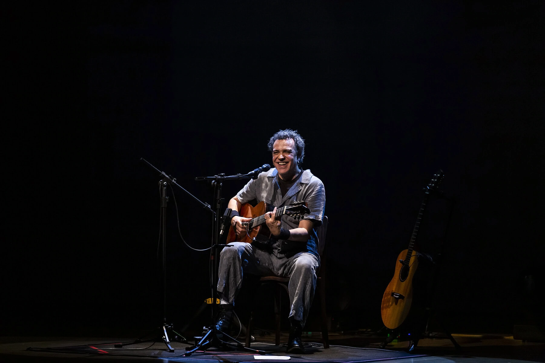 Show de Paulinho Moska embala namorados no Boulevard Shopping Brasília