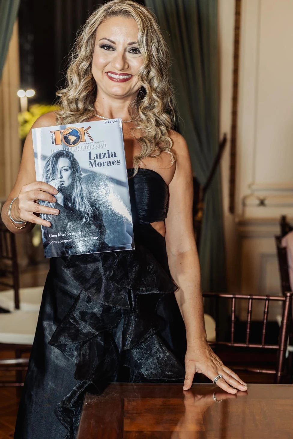 Luzia Moraes Brilha na Capa da 19ª Edição da Revista Tok de Empreendedorismo em Noite de Gala no Palácio Tiradentes