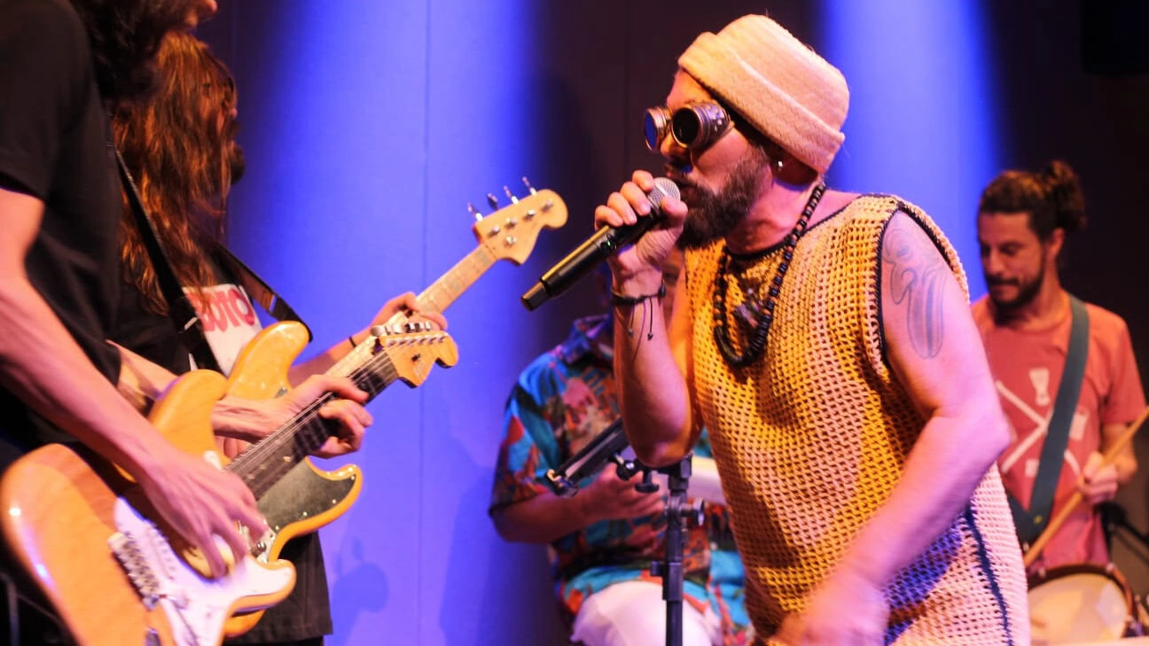 Esdras Bedai celebra o Movimento Manguebeat no Dolores Club, na Lapa