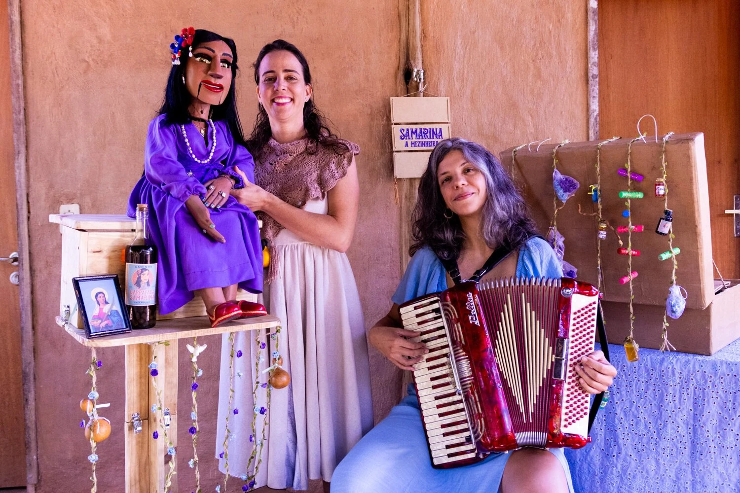 Espetáculo ‘Samarina’ entrelaça ventriloquia e saberes de tradição oral brasileiros