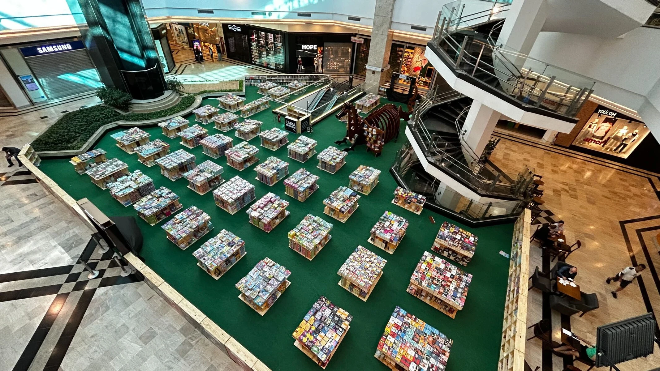 Pátio Brasil Shopping reúne Feira do Livro Boralê e Totem de Figurinha