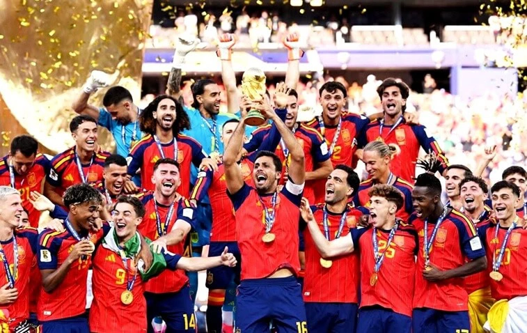 Espanha conquista o mundo em histórica final de copas e shows que pararam o planeta