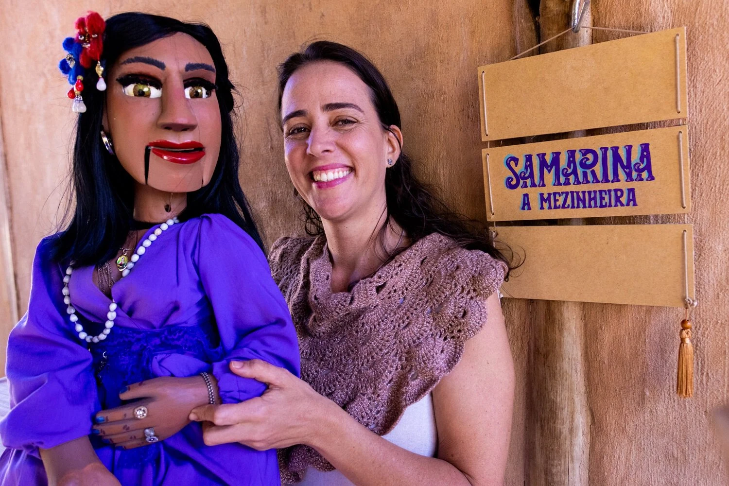 Fabíola Resende estreia ventriloquia no Espaço Cultural Renato Russo