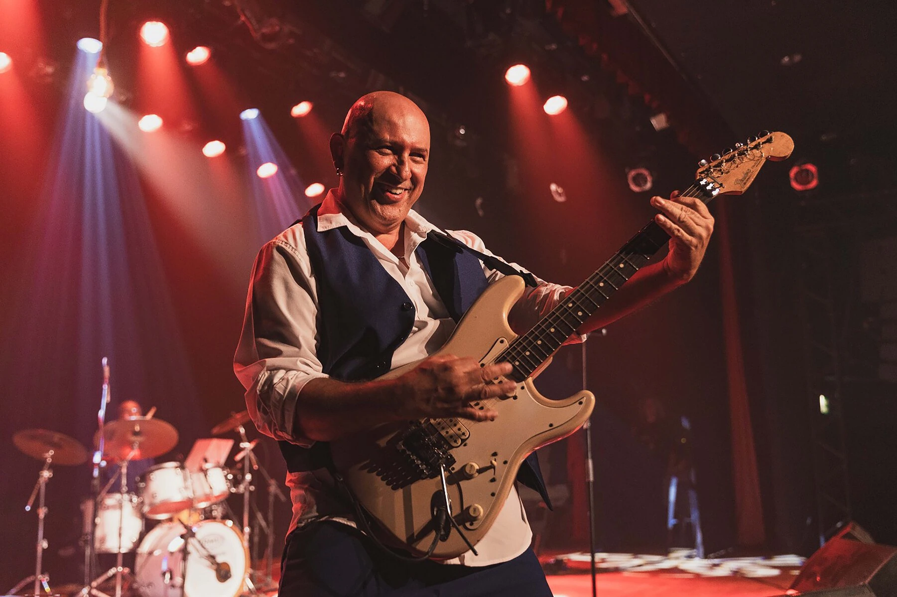 Robson Farah canta Nelson Motta em seu novo show, “Tudo Azul”