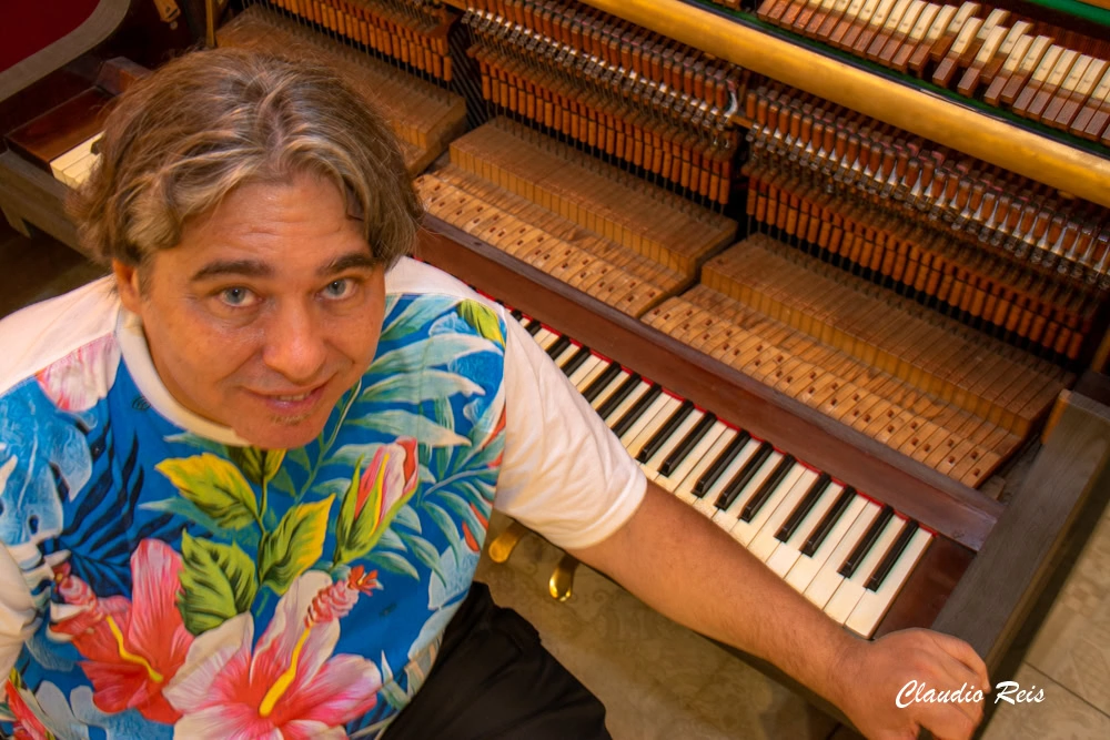 Kiko Continentino recebe estrelas da MPB em concerto de aniversário 