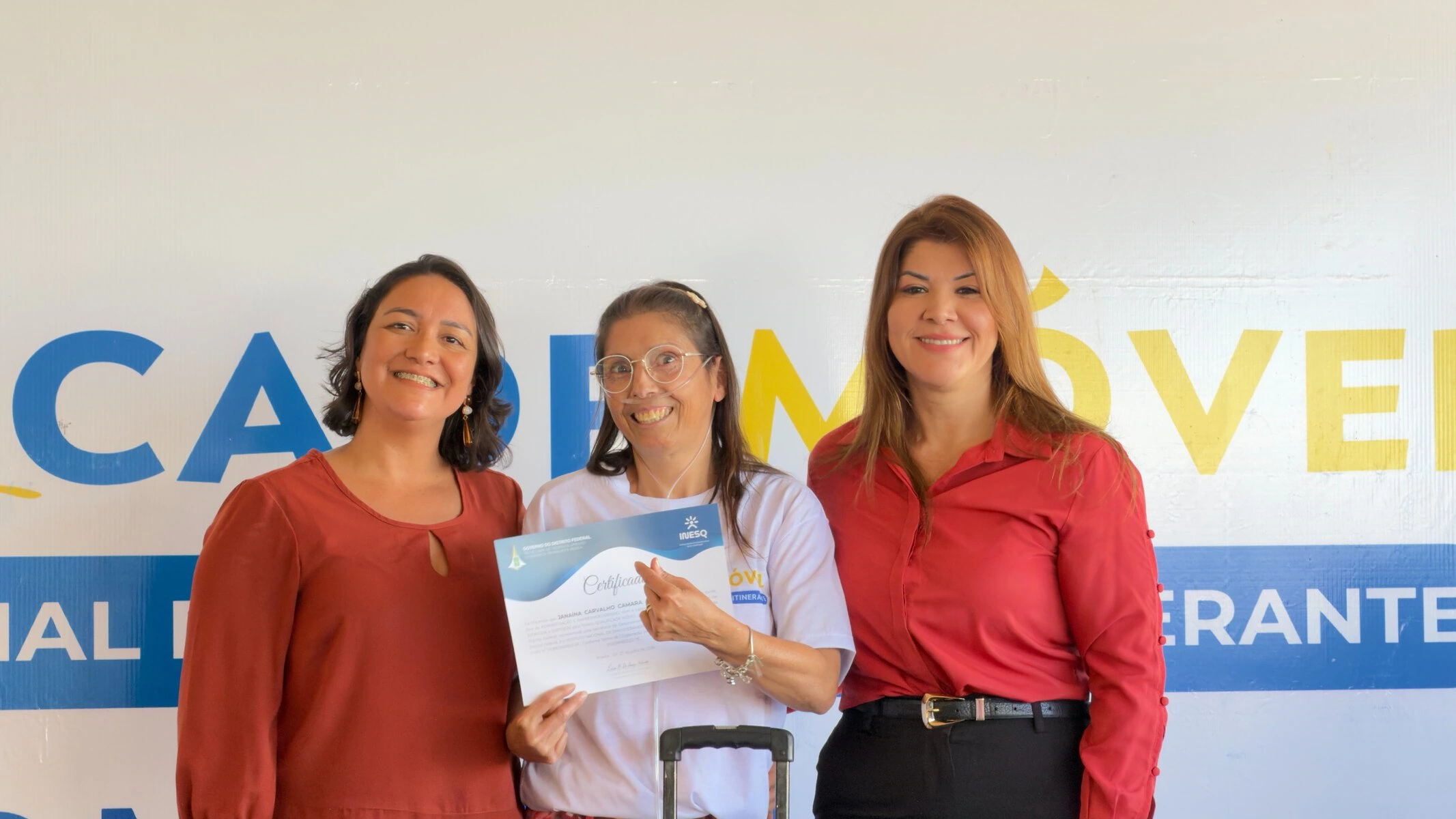 Na Carreta QualificaDF Móvel, aluna supera desafios e conquista certificado de qualificação