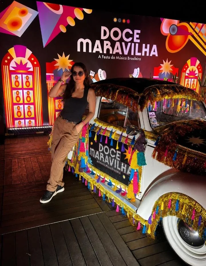 Influenciadora Allana Colman marca presença na Festa da Música Brasileira, no Rio