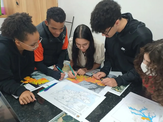 Projeto da Unifesp leva iniciação científica às escolas