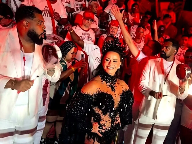 Salgueiro escolhe hino oficial para 2027 e Rainha Viviane Araújo dá show à parte à frente da bateria Furiosa