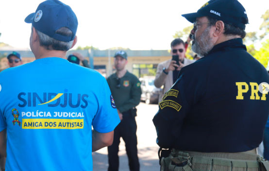Sindjus participa de Blitz do Autismo promovida pela PRF-DF