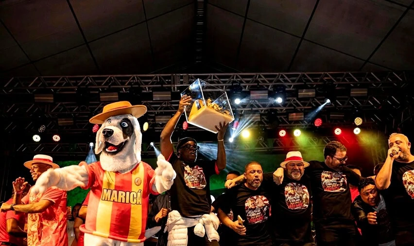 União de Maricá faz festa histórica e consagra Moacyr Luz para o Carnaval 2027