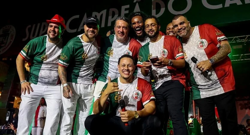 Com casa lotada, Acadêmicos do Grande Rio consagra samba de Deré e coroa Anitta em noite histórica em Caxias