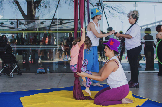 SESI Lab celebra Dia das Crianças com circo, teatro e experiências maker
