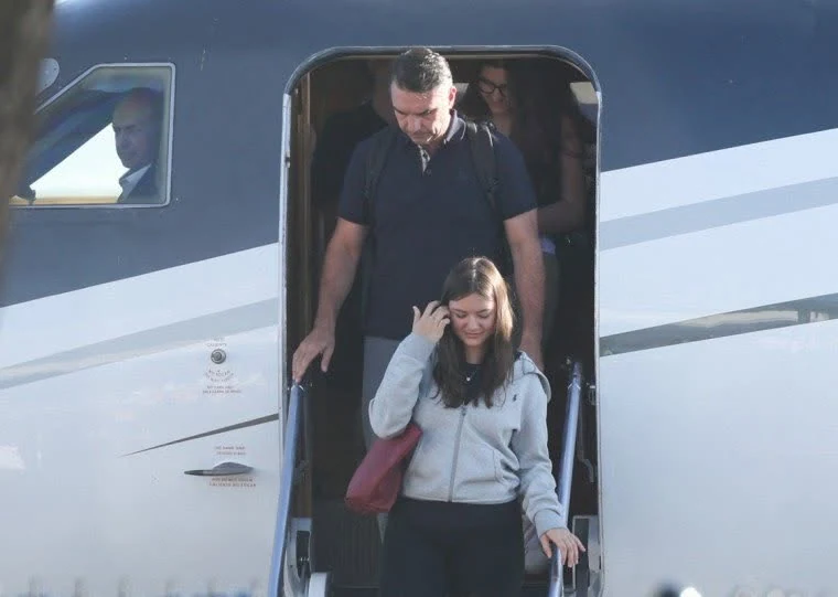 Flávio Bolsonaro desembarca nos EUA após rota alternativa para contornar ordem do STF