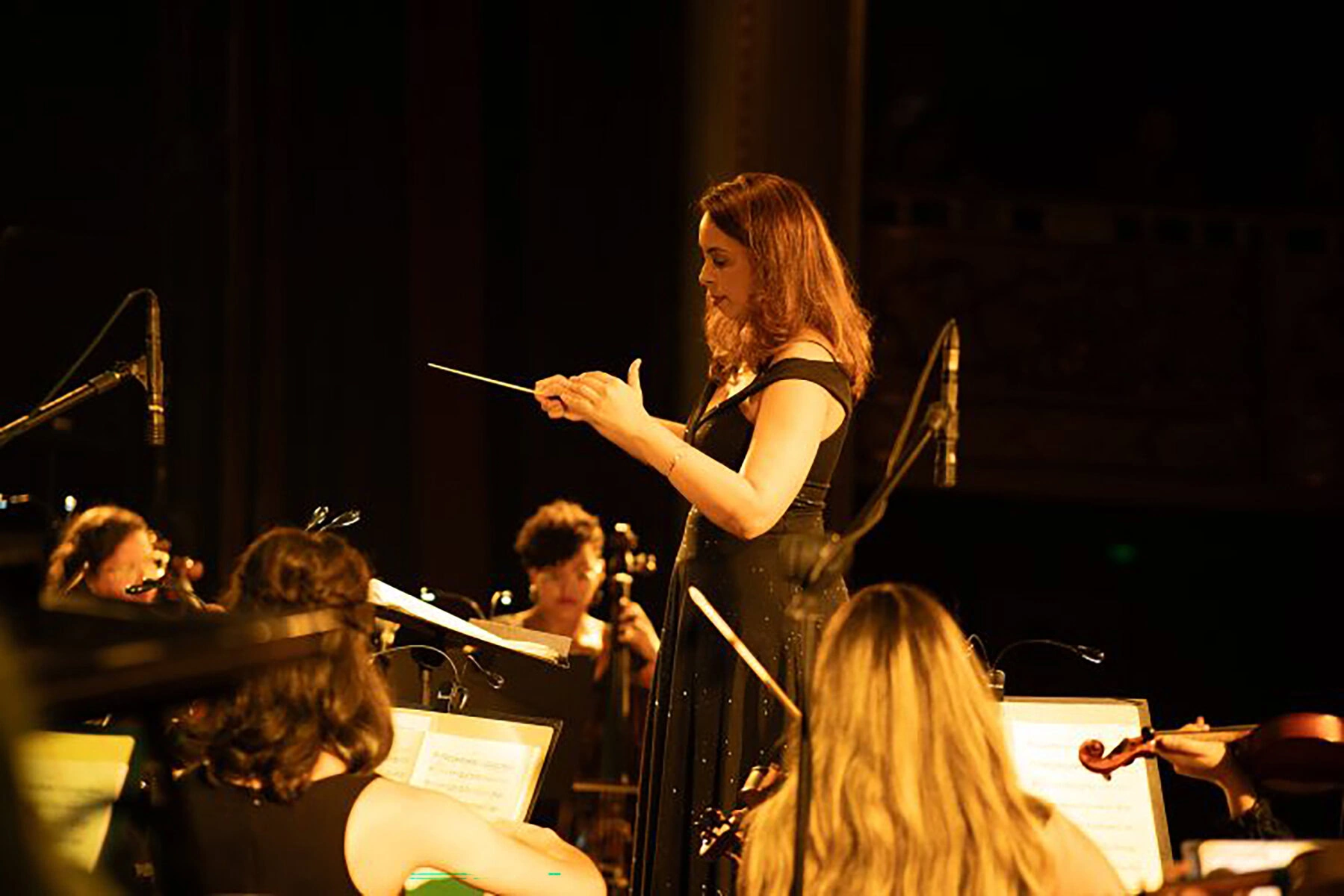 Teatro da Ilha recebe o concerto gratuito “Sons Pelas Mulheres”